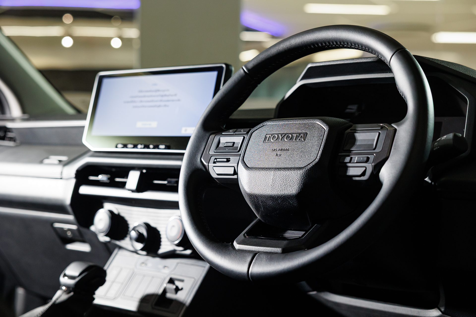 รูปภาพ โตโยต้า Toyota Hilux Travo Smart Cab 4TREX 2.8 Premium MT ปี 2025