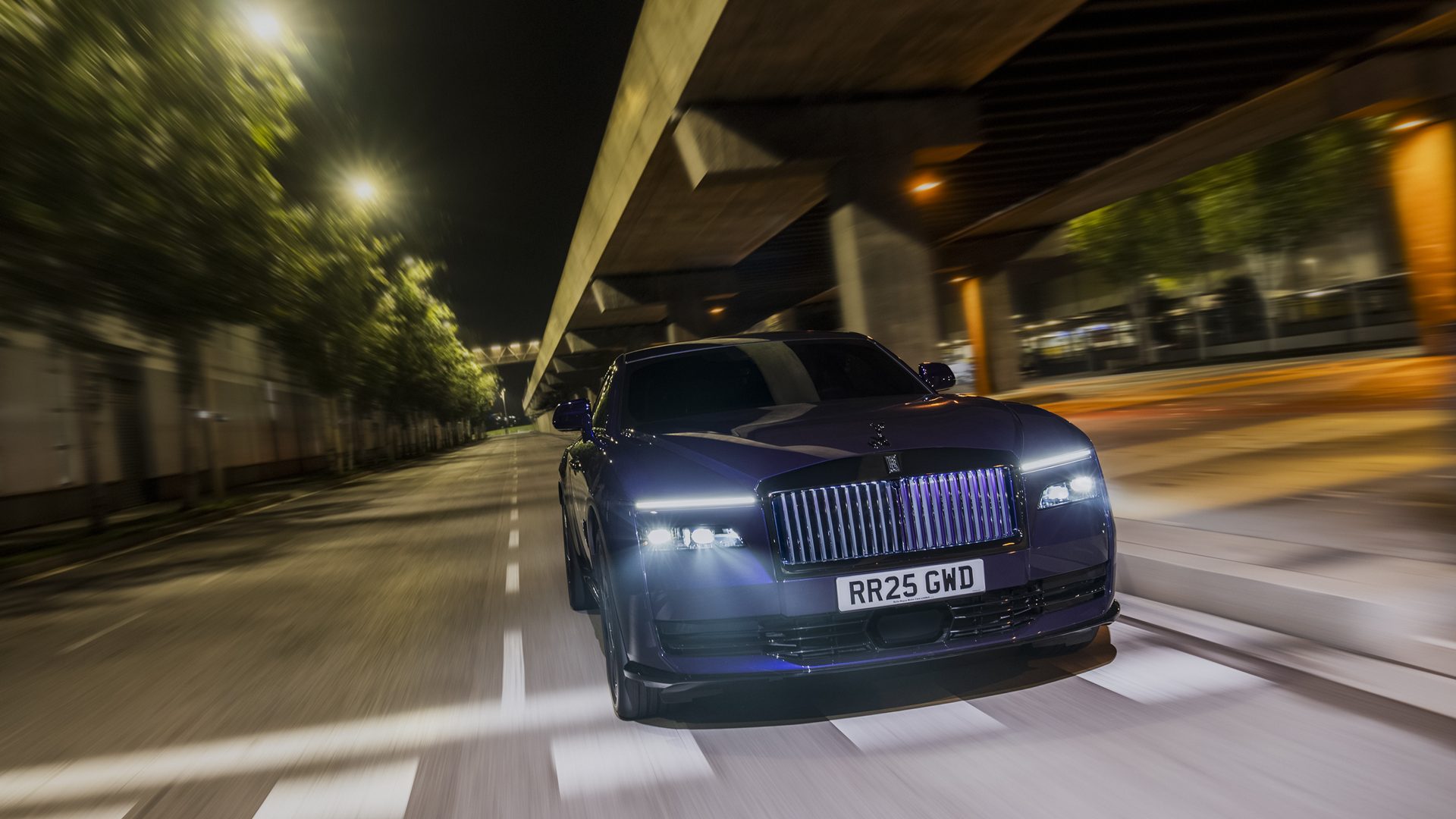 รูปภาพ โรลส์-รอยซ์ Rolls-Royce Black Badge Spectre ปี 2025