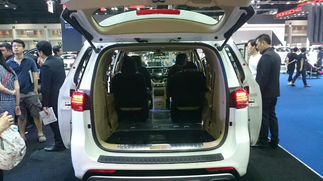 รูปภาพ เกีย KIA Grand Carnival Limousine (SXL) ปี 2017