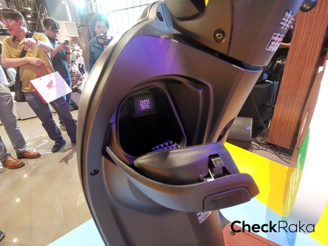 รูปภาพ ฮอนด้า Honda Scoopy i LINE FRIENDS Special Edition ปี 2019