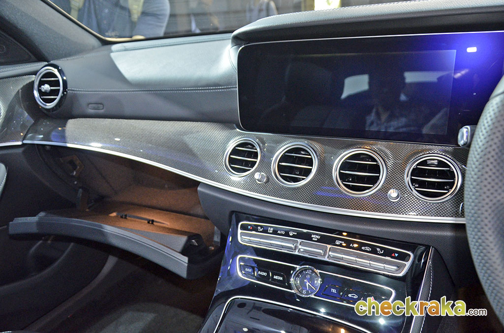 รูปภาพ เมอร์เซเดส-เบนซ์ Mercedes-benz E-Class E 220 D AMG Dynamic ปี 2017