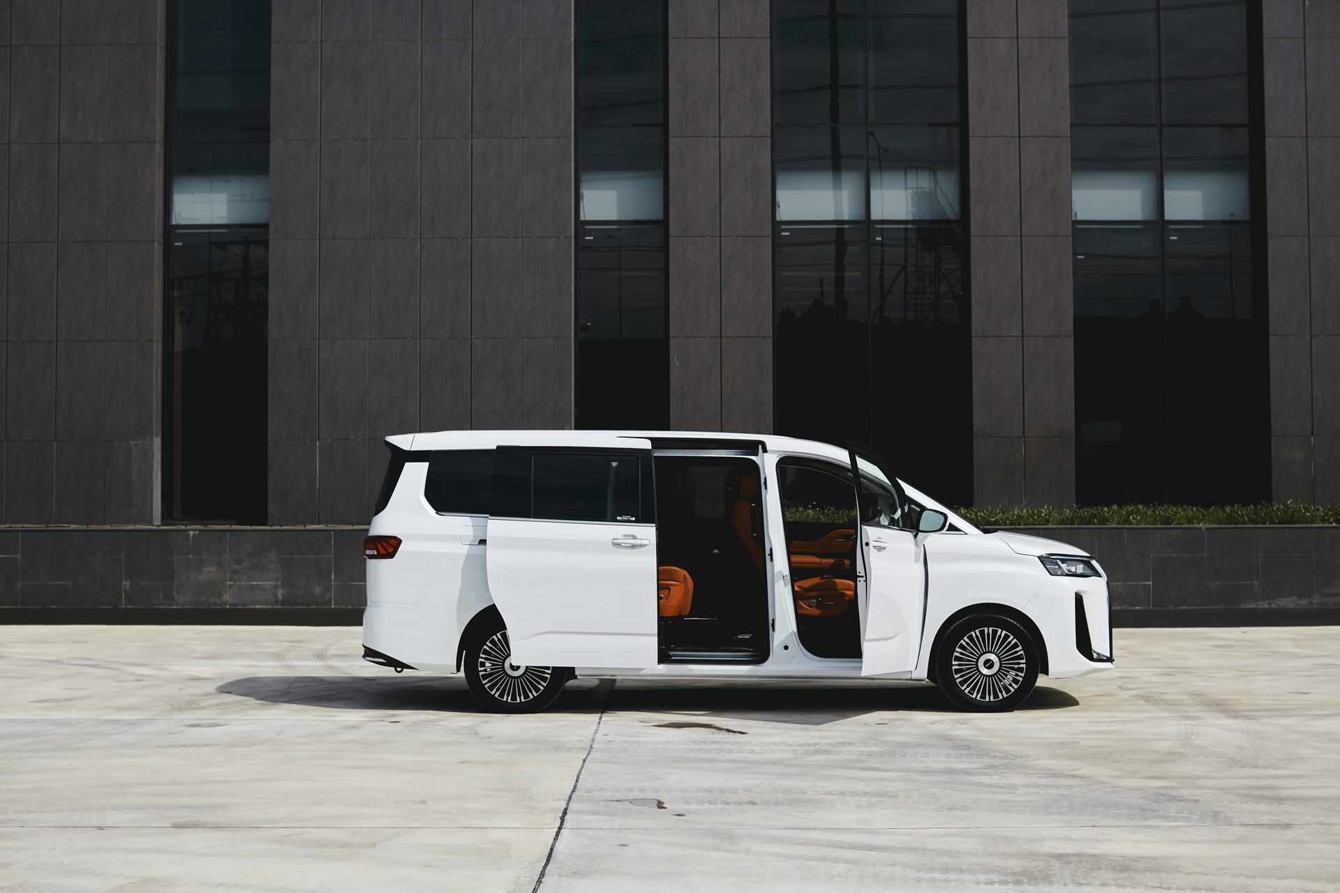 รูปภาพ ปักกิ่ง ออโตโมบิล เวิร์ค BAW M8 Standard ปี 2026