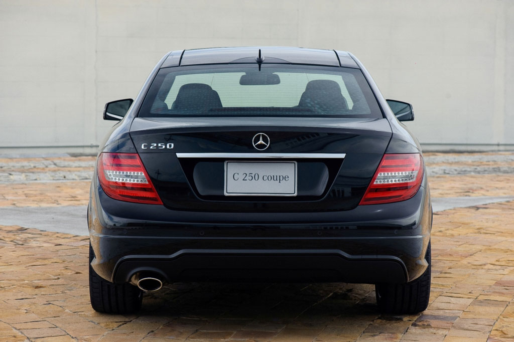 รูปภาพ เมอร์เซเดส-เบนซ์ Mercedes-benz C-Class C250 BlueEFFICIENCY Coupe Edition 1 ปี 2011