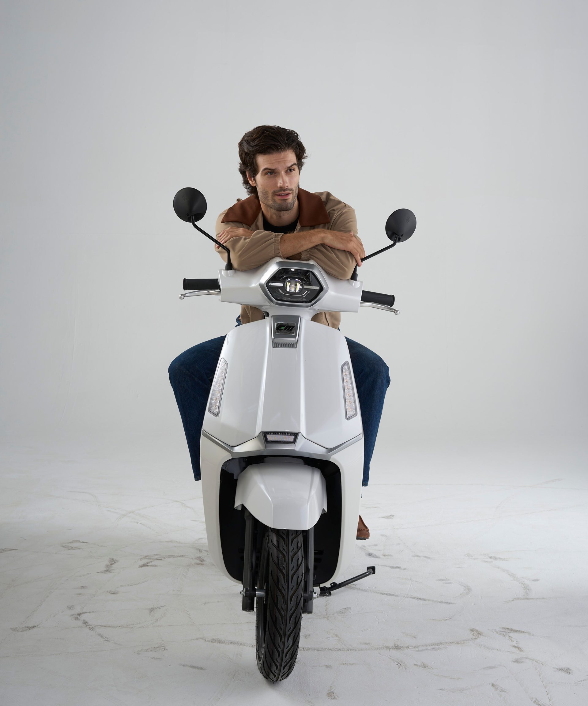 รูปภาพ อีเอ็ม EM Milano (Standard) ปี 2025