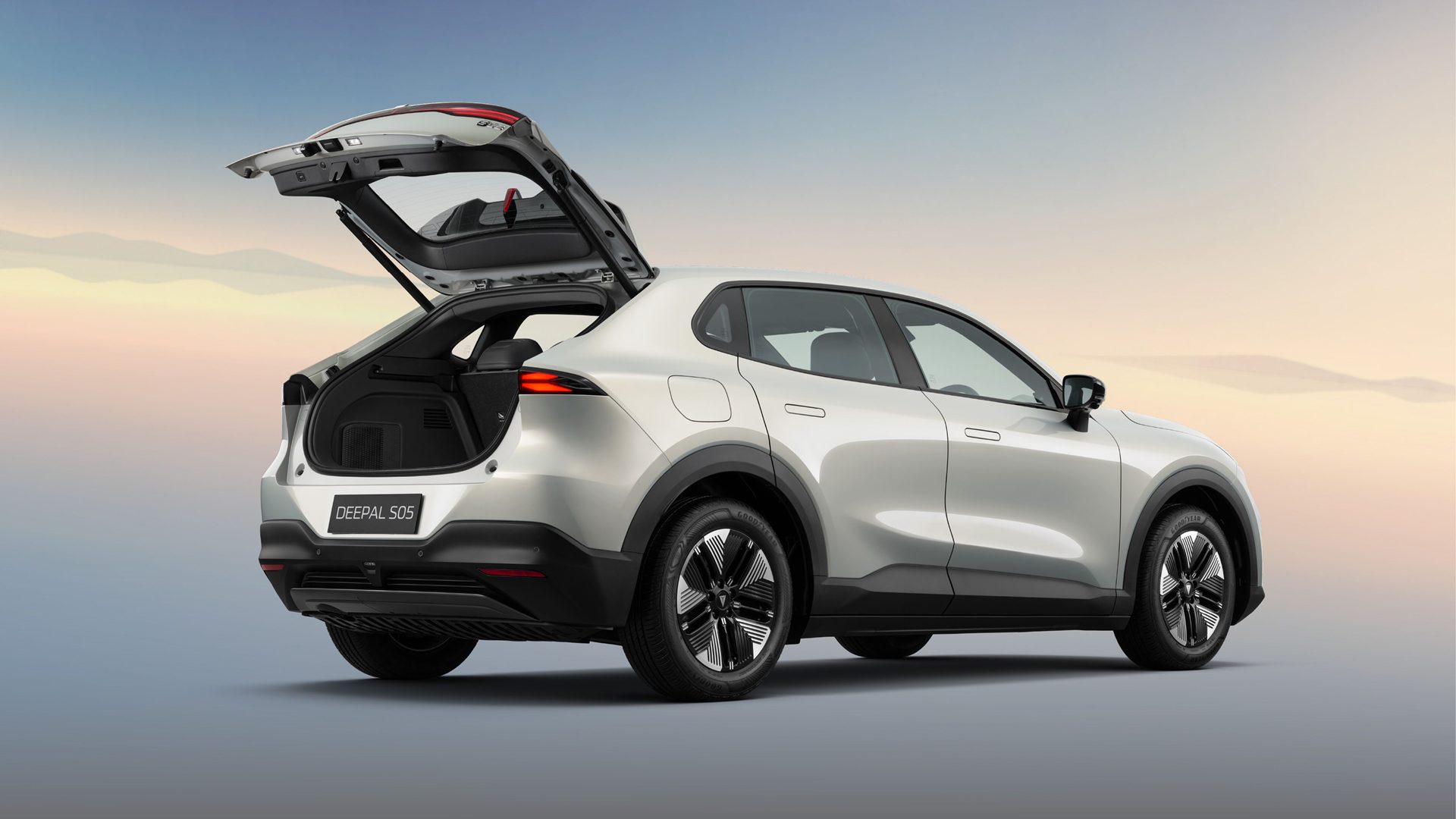 รูปภาพ ดีพอล Deepal SO5 Plus ปี 2025