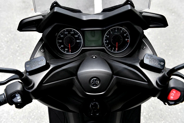 รูปภาพ ยามาฮ่า Yamaha XMAX 300 ปี 2017