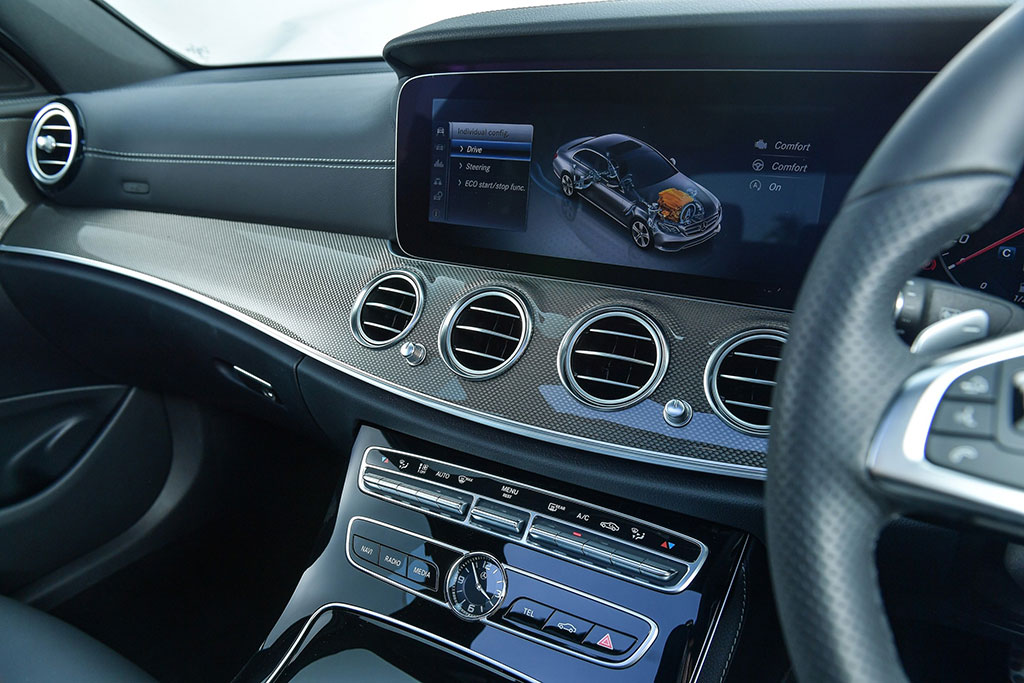 รูปภาพ เมอร์เซเดส-เบนซ์ Mercedes-benz E-Class E 220 D AMG Dynamic ปี 2017