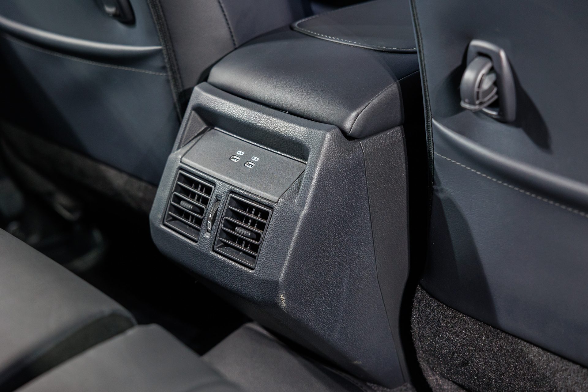 รูปภาพ โตโยต้า Toyota Hilux Travo -e Double Cab 4TREX ปี 2025