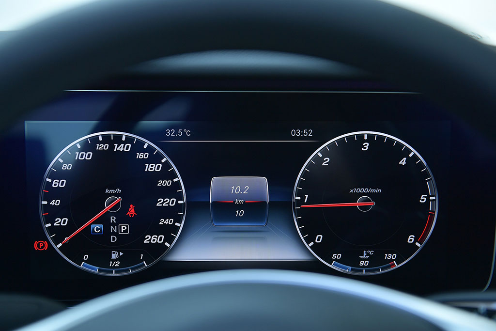 รูปภาพ เมอร์เซเดส-เบนซ์ Mercedes-benz E-Class E 220 D AMG Dynamic ปี 2017