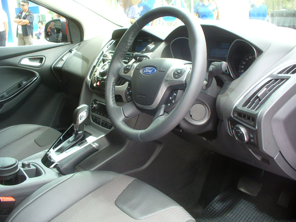 รูปภาพ ฟอร์ด Ford Focus 5Dr 2.0L Ti-VCT GDi Sport+ PowerShift AT ปี 2012