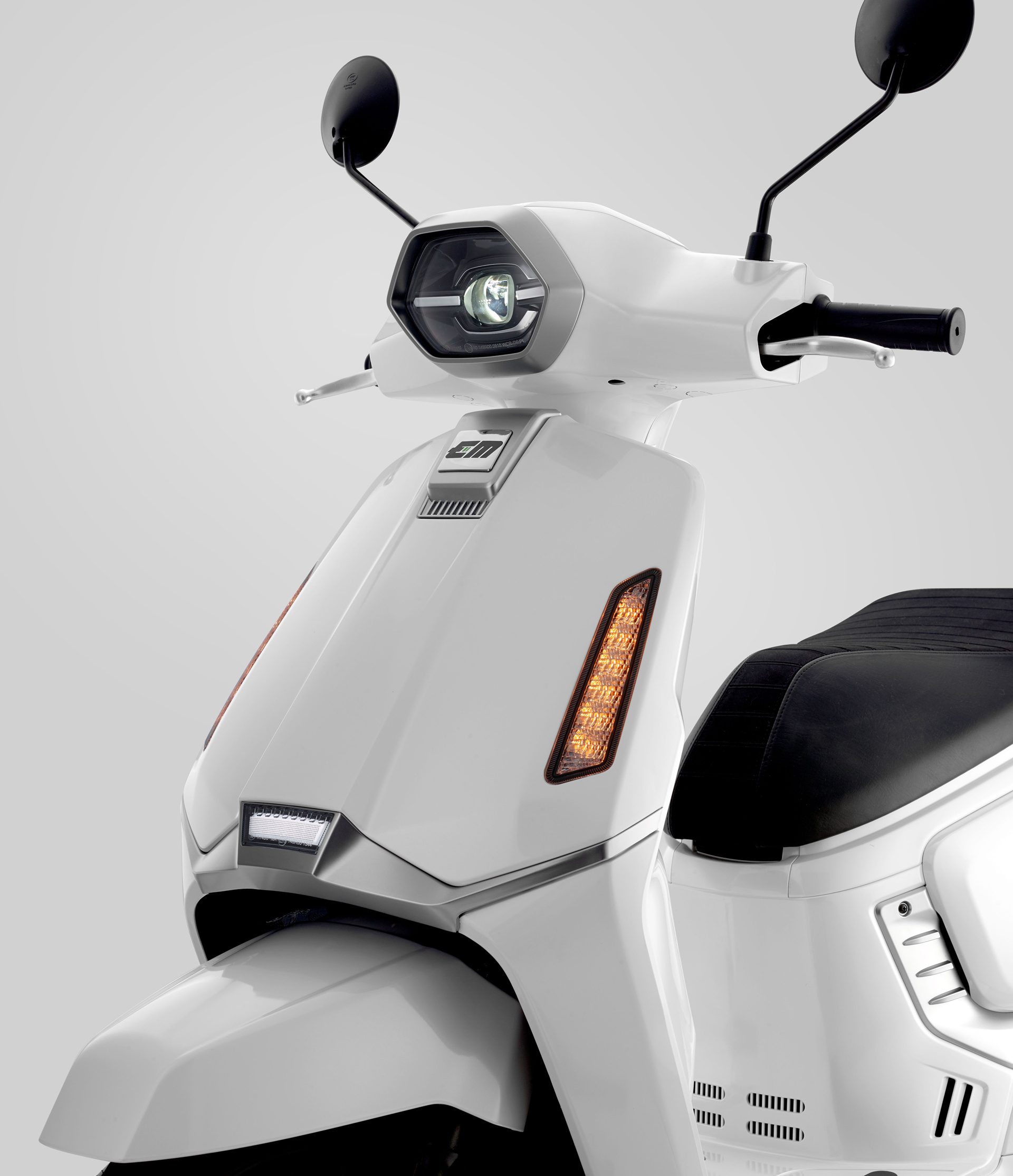 รูปภาพ อีเอ็ม EM Milano (Standard) ปี 2025